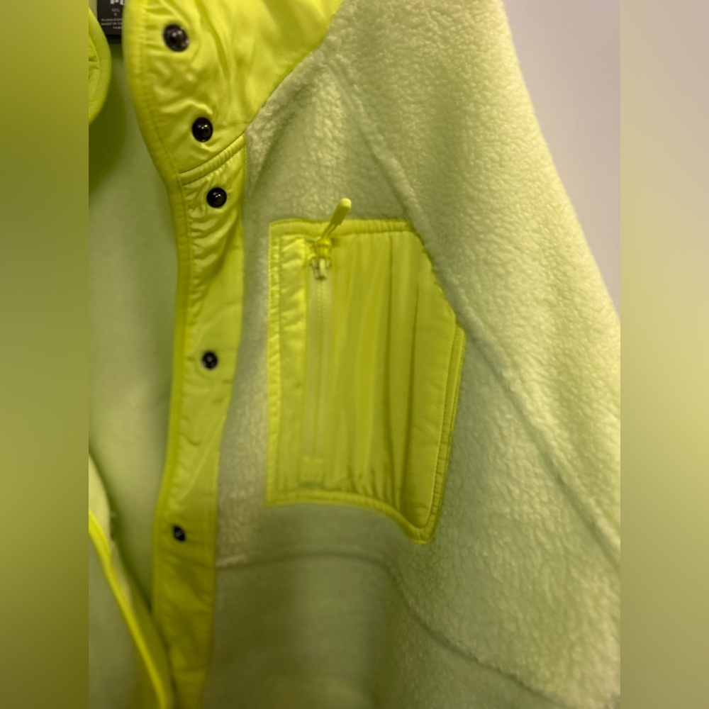 NWT Puma Sherpa Jacket with Woven Pocket - Picture 5 of 13